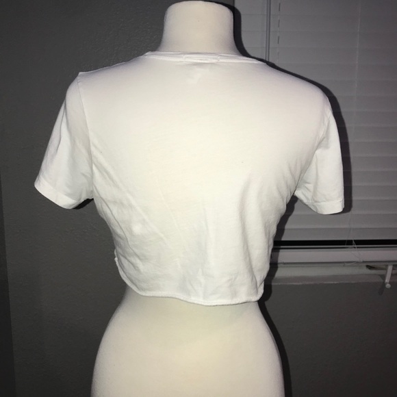 A white crop top (friends) - Picture 2 of 3